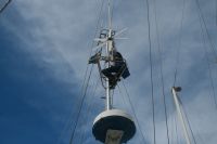 Surra vindgeneratorn i mesanmasten