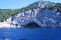 P� v�g till Ithaka, Papa Nicolis Cave