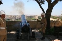 Noon-salute, 12.00 f�r att synkronisera klockor ombord