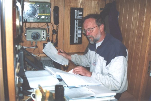 Skepparn p� 'kontoret' i Arctic Fox